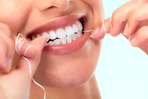 نخ دندان مناسب برای لثههای حساس